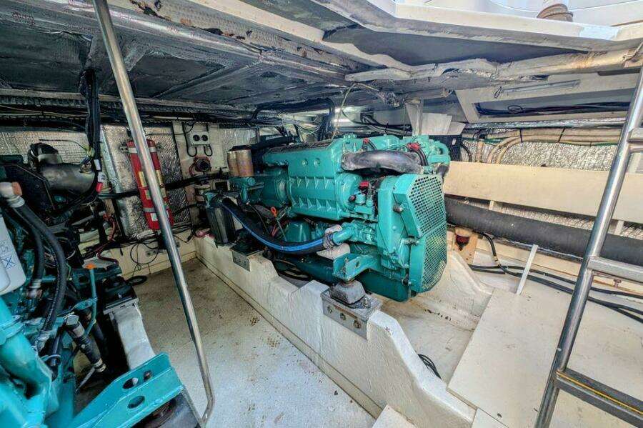 1999 Cruisers Yachts 