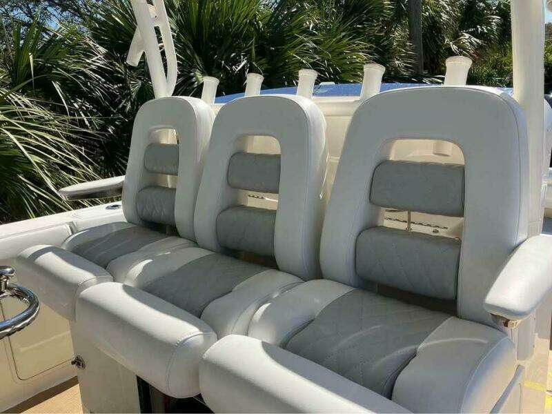 2016 Boston Whaler 350 Outrage