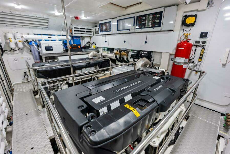 2025 Absolute 75 Navetta