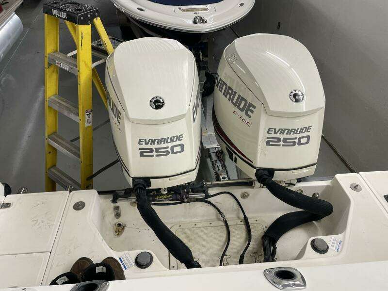 2000 Boston Whaler 280 Conquest