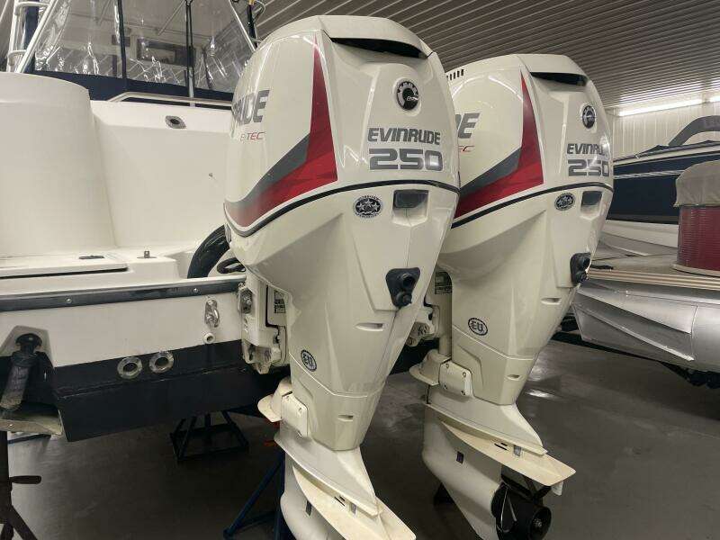 2000 Boston Whaler 280 Conquest