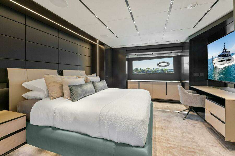 2023 Pershing GTX Motoryacht