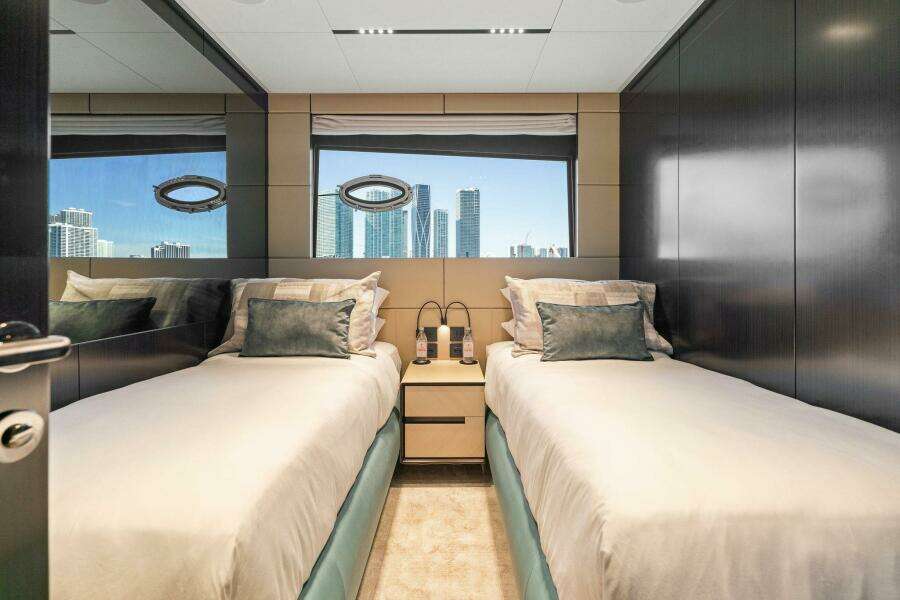 2023 Pershing GTX Motoryacht