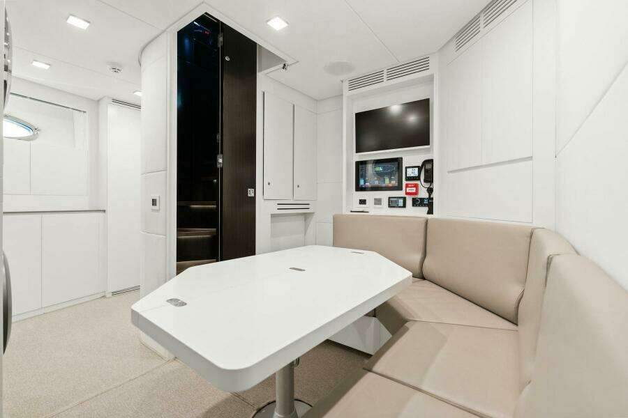 2023 Pershing GTX Motoryacht