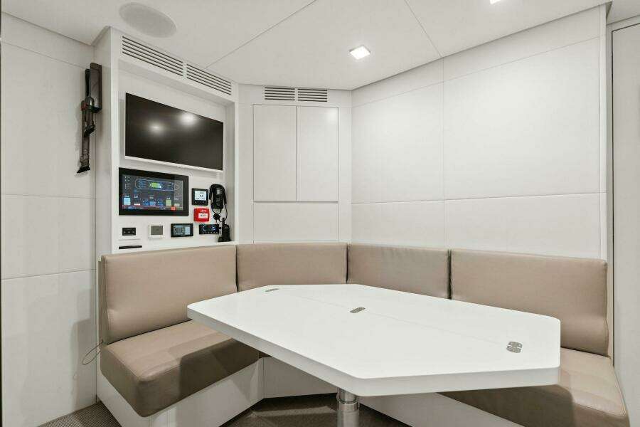 2023 Pershing GTX Motoryacht