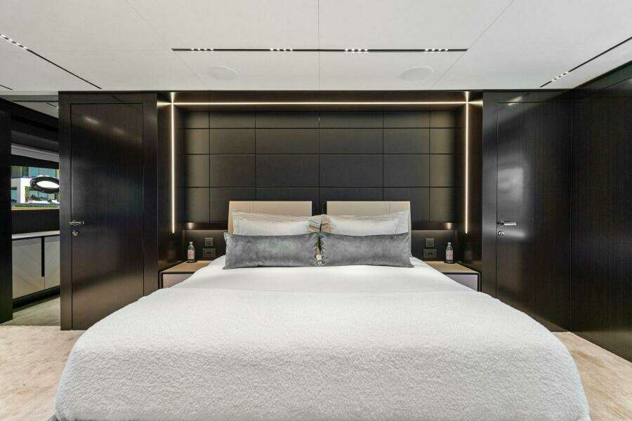 2023 Pershing GTX Motoryacht