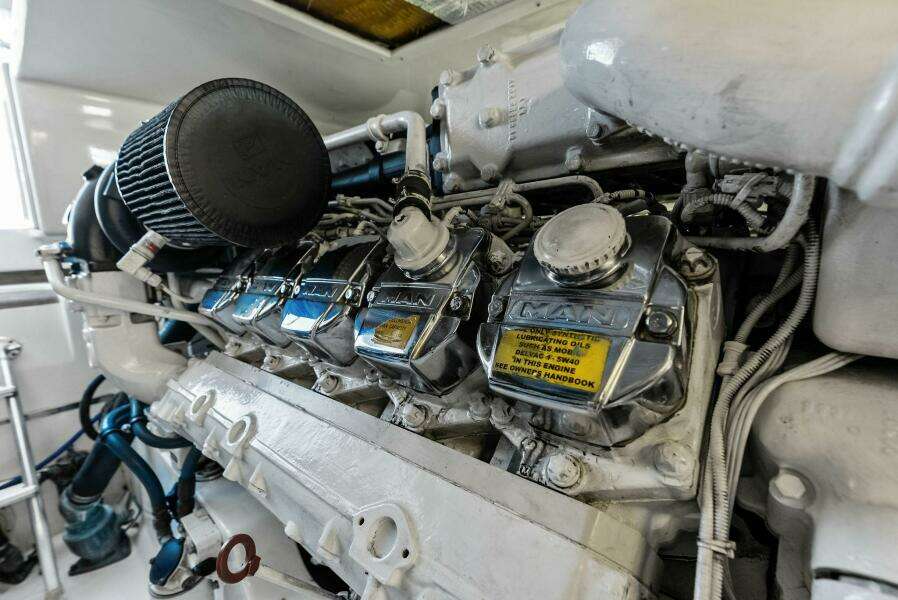 2006 Cabo 45 Express