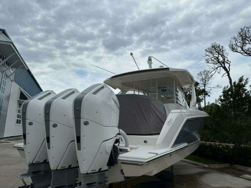 Only 49 Hours On Merc V10 400hp Motors!