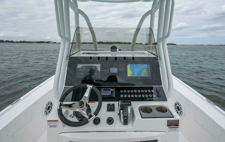 2022 Blazer Bay 2700 Hybrid