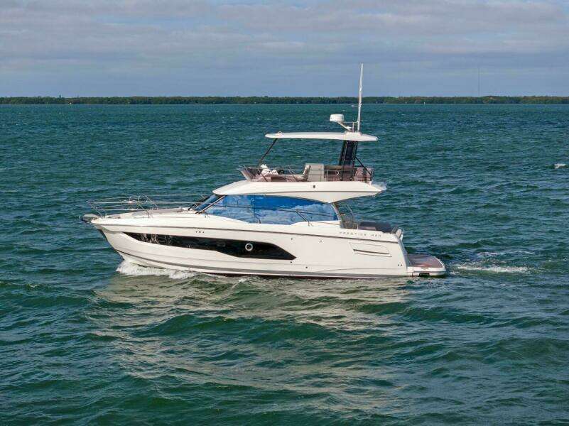 2024 42 Prestige Flybridge - Profile