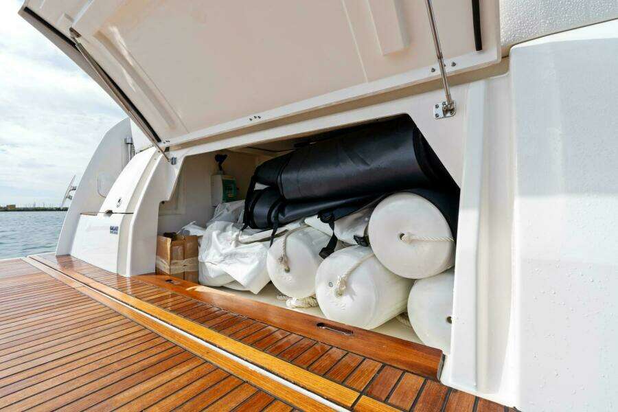 2024 42 Prestige Flybridge - Transom