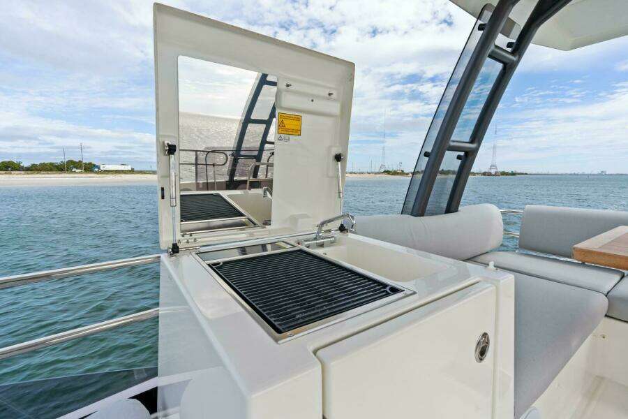 2024 42 Prestige Flybridge - Flybridge