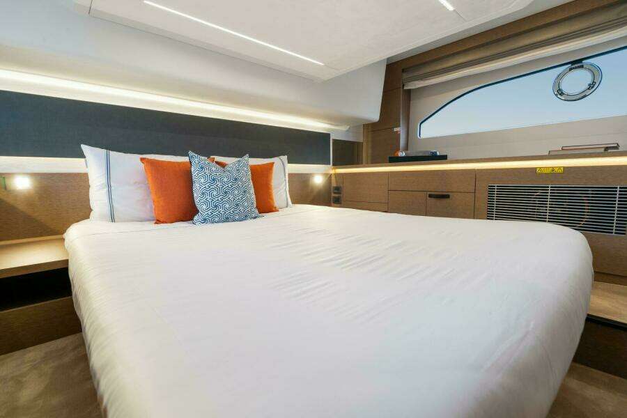 2024 42 Prestige Flybridge - Master Stateroom