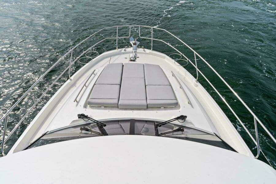 2024 42 Prestige Flybridge - Foredeck