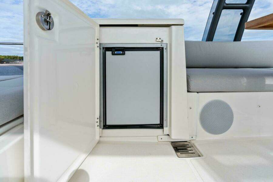 2024 42 Prestige Flybridge - Flybridge