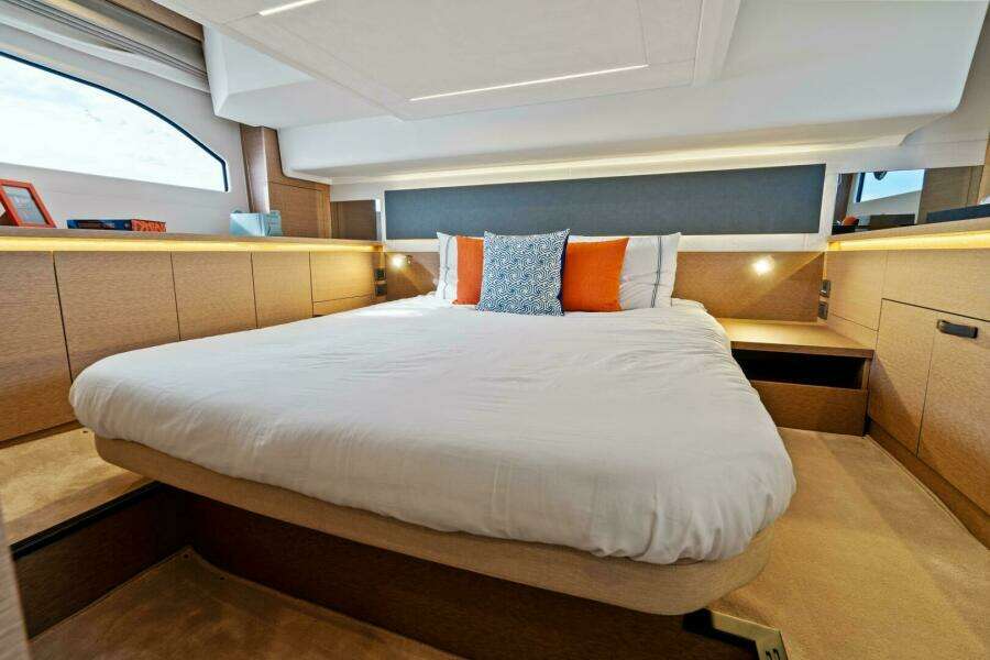 2024 42 Prestige Flybridge - Master Stateroom
