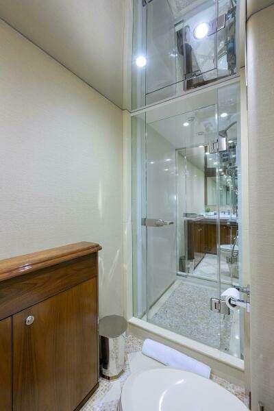 Viking  92 SPECULATOR - Master Stateroom Ensuite Head