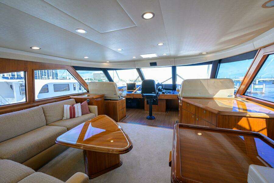 Viking  92 SPECULATOR - Skybridge Helm Lounge