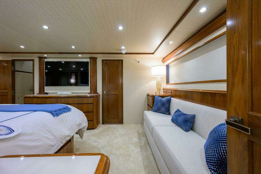 Viking  92 SPECULATOR - Master Stateroom