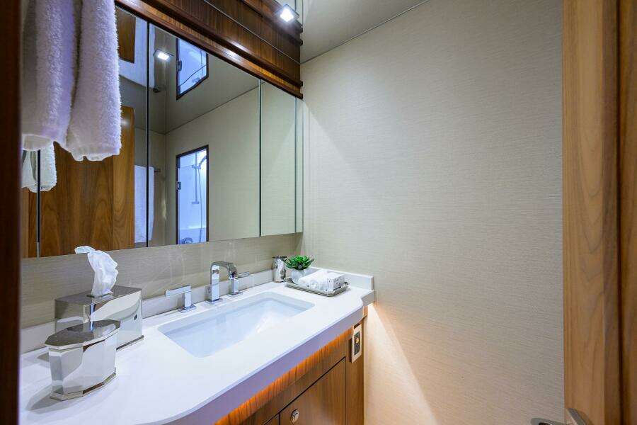 Viking  92 SPECULATOR - VIP Guest Stateroom Ensuite Head