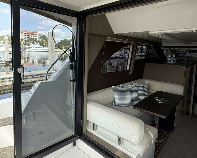 2013 Carver C-34 Command Bridge