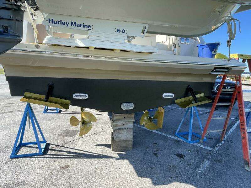 2013 Carver C-34 Command Bridge