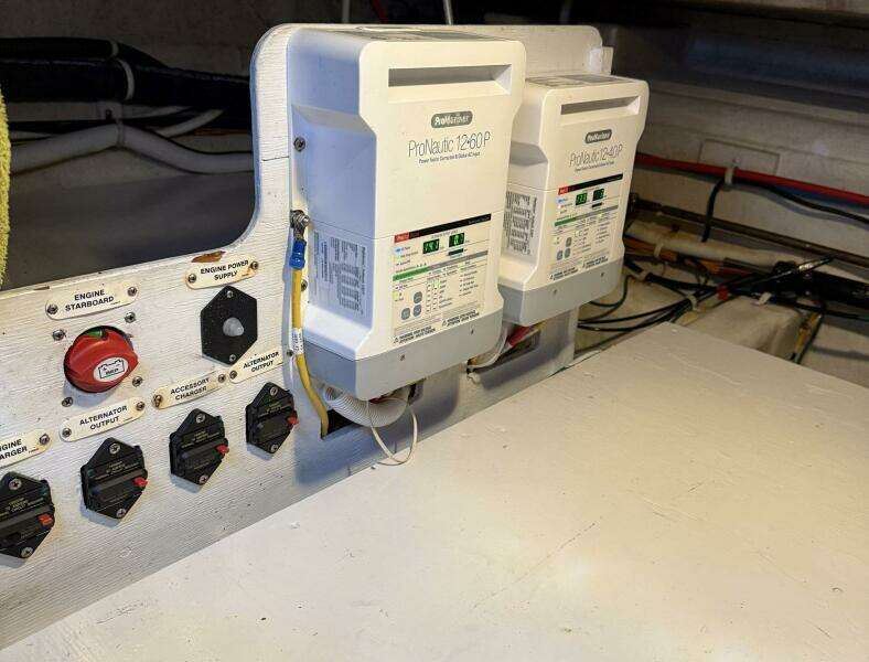 2013 Carver C-34 Command Bridge