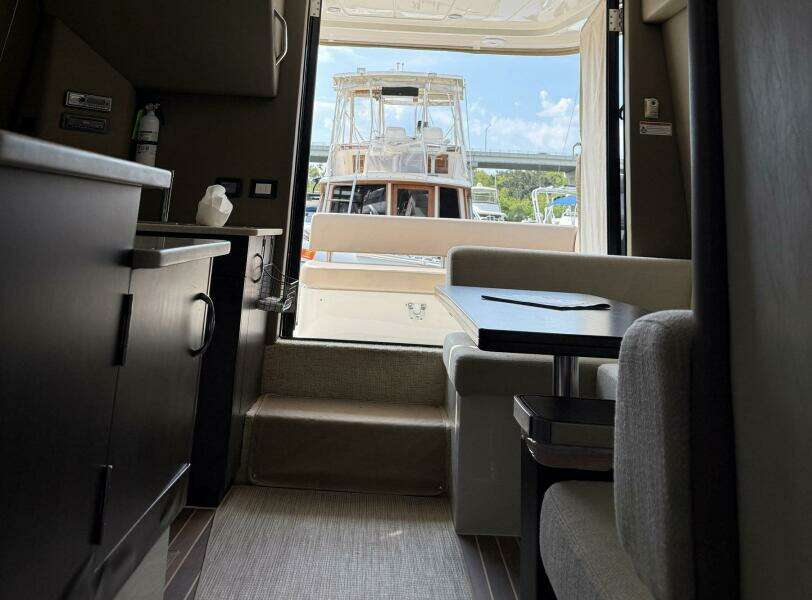 2013 Carver C-34 Command Bridge