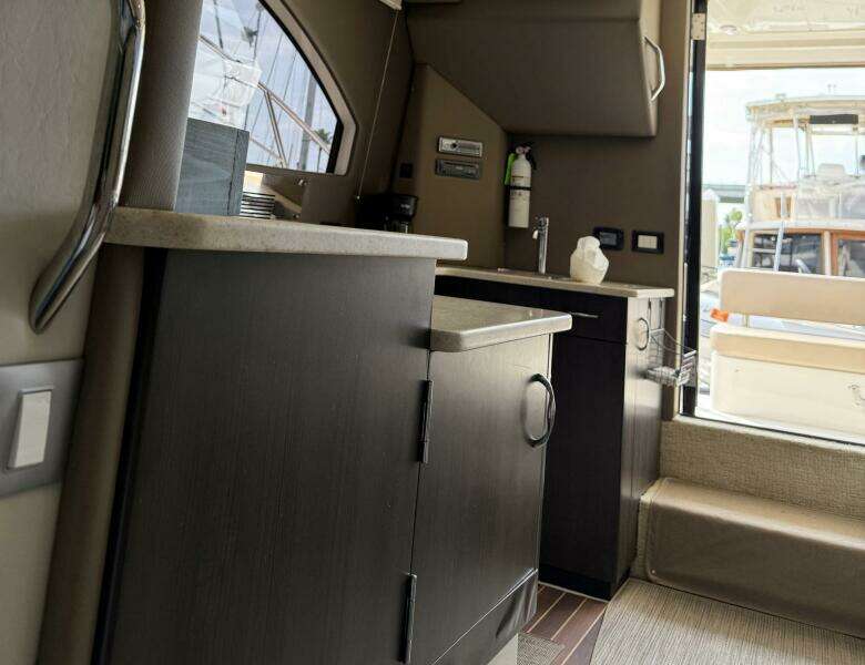 2013 Carver C-34 Command Bridge