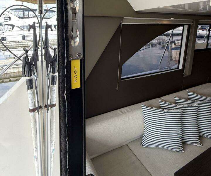 2013 Carver C-34 Command Bridge