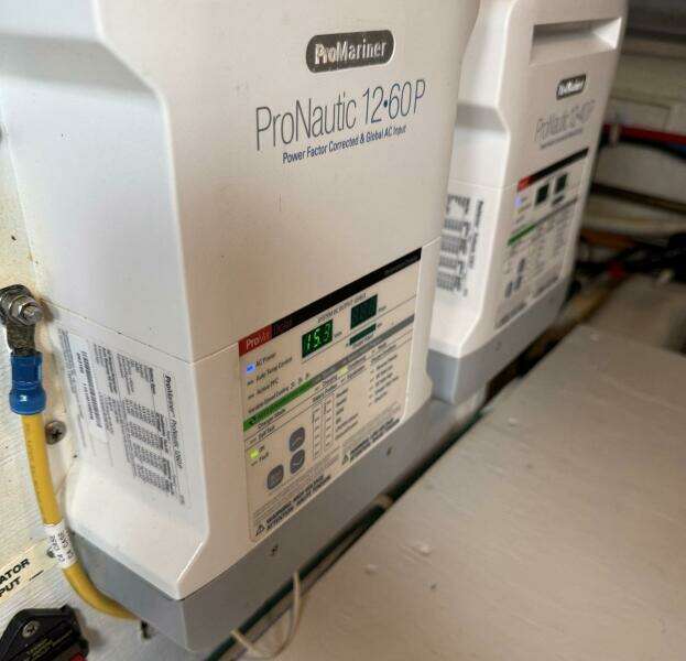 2013 Carver C-34 Command Bridge