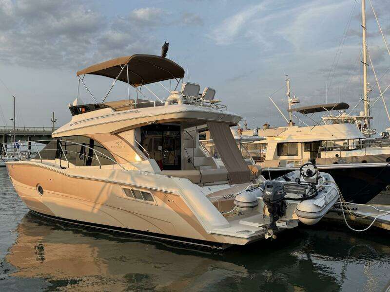 2013 Carver C-34 Command Bridge