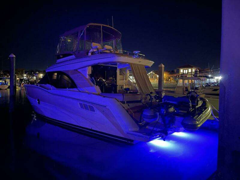 2013 Carver C-34 Command Bridge