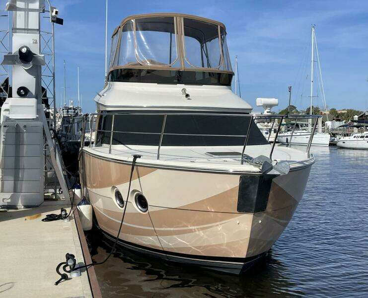 2013 Carver C-34 Command Bridge