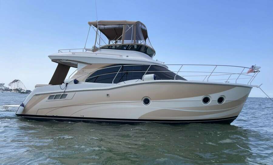 2013 Carver C-34 Command Bridge