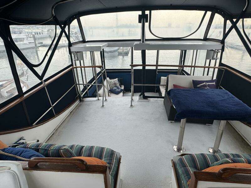 44' Marine Trader Flybridge Aft