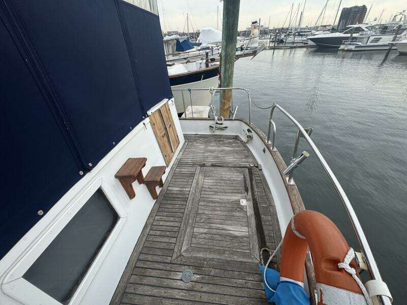 44' Marine Trader Aft Deck