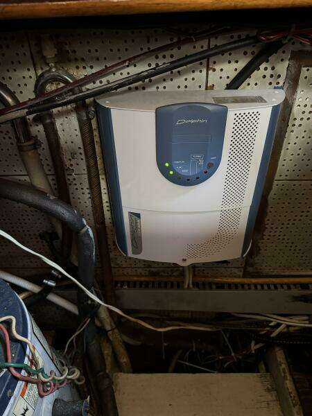 44' Marine Trader Battery Charger