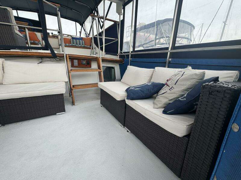 44' Marine Trader Trunk Deck Forward Starboard