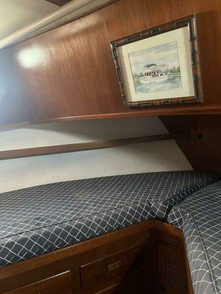 44' Marine Trader V Berth Stateroom