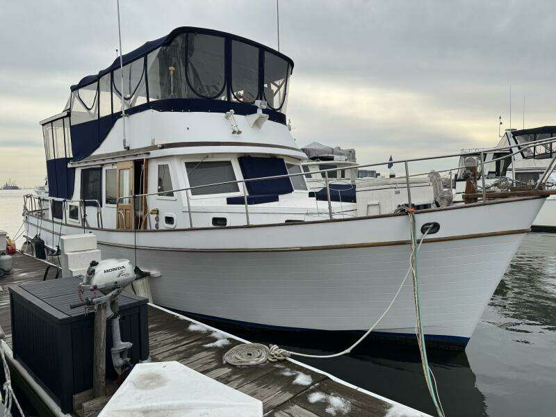 44'Marine Trader Starboard Profile