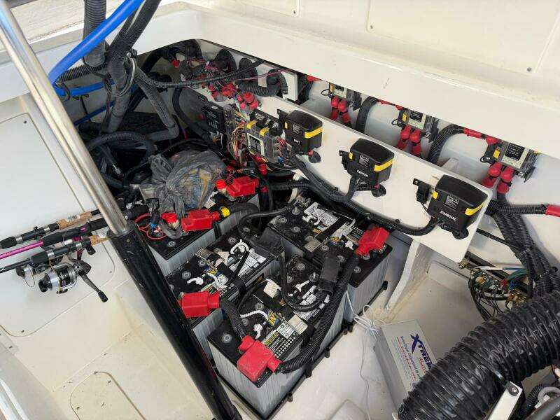 2023 Sea Ray 320 Outboard