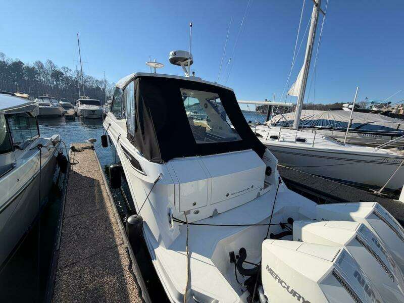 2023 Sea Ray 320 Outboard
