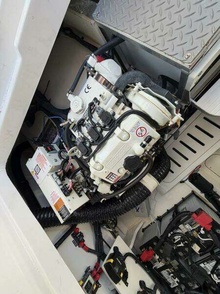 2023 Sea Ray 320 Outboard