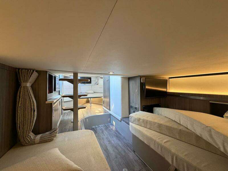 2023 Sea Ray 320 Outboard