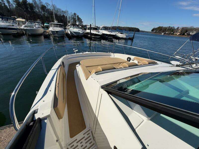 2023 Sea Ray 320 Outboard