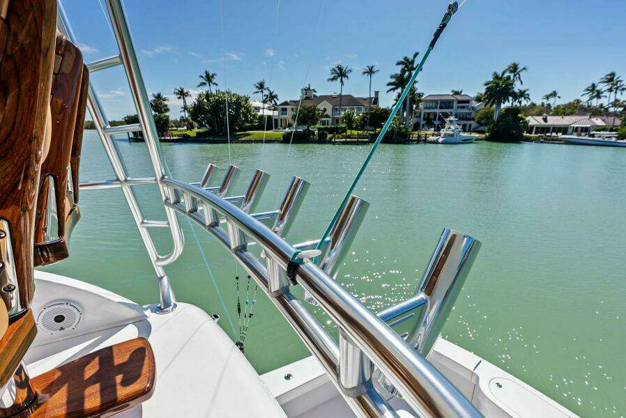 2022 Viking 46 Billfish IRISH BEAUTE Rod Holders