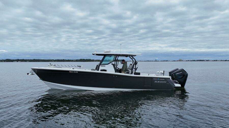 Blackfin 332 CC - Port Profile