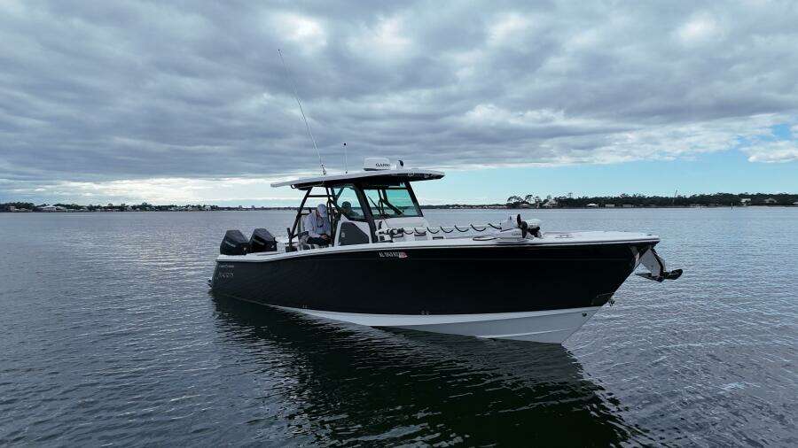 Blackfin 332 CC - Starboard Bow Profile