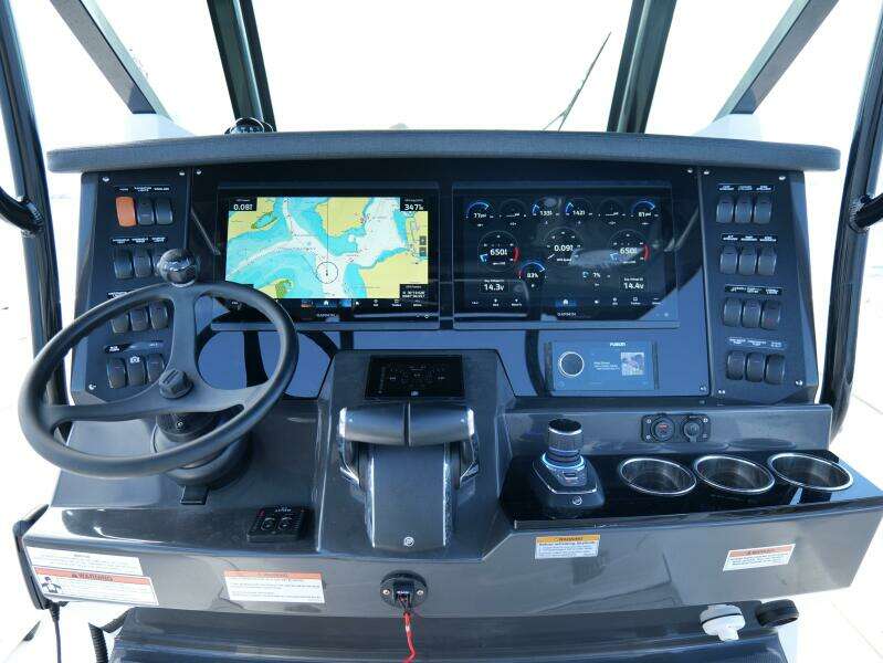 Blackfin 332 CC - Helm Station Electronics 